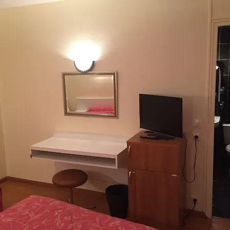 Hotel Des Pyrenees - Entre Bastille Et Nation-2