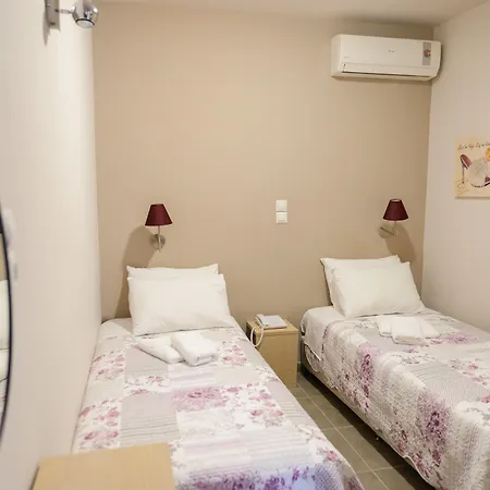 Lux Hotel 5 Mins Walk From Port Of Piraeus And Metro Station-3