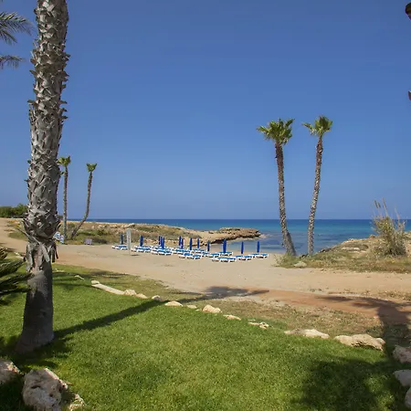 Louis Althea Beach-2