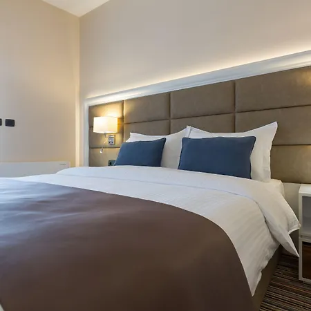 Hotel Tesla - Smart Stay Garni-3