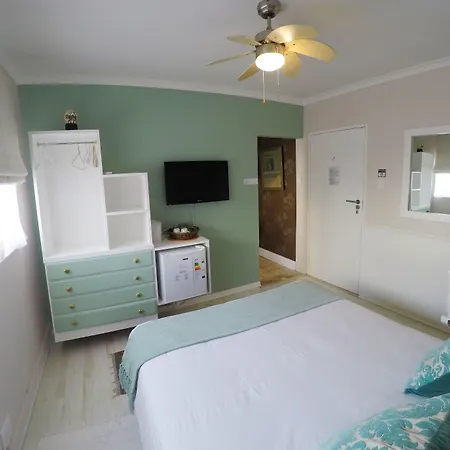 Dolphin Inn Guesthouse-3