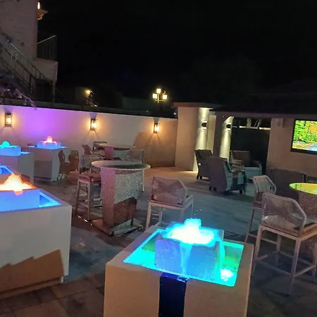 Deluxe Inn & Suites-3