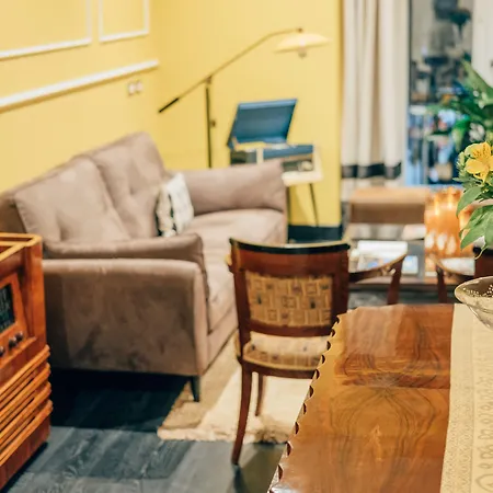 Caruso Place Luxury Rooms & Suites-3