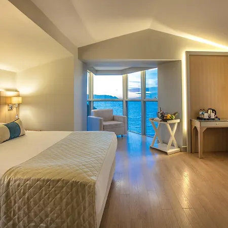 Charisma De Luxe Hotel-3