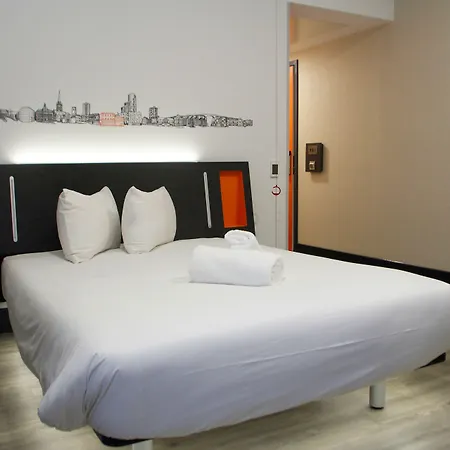 Easyhotel Ipswich-2