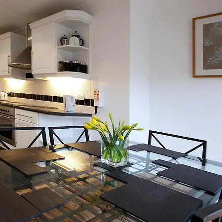 Abacus Bed And Breakfast, Blackwater, Hampshire-2