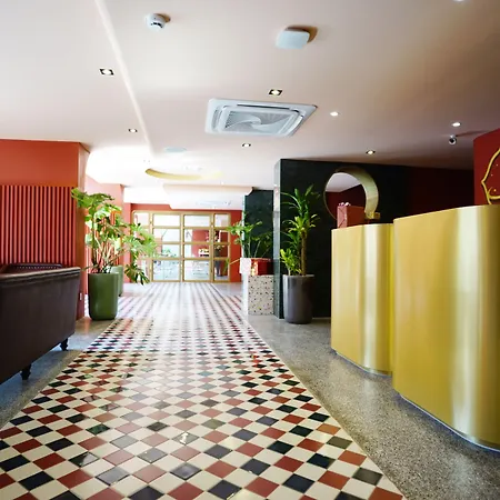 4 Monkeys Hotel-3