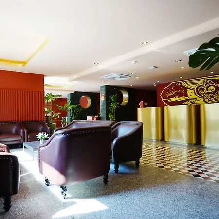 4 Monkeys Hotel-2