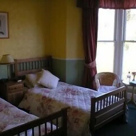 Cliftons Guest House-2