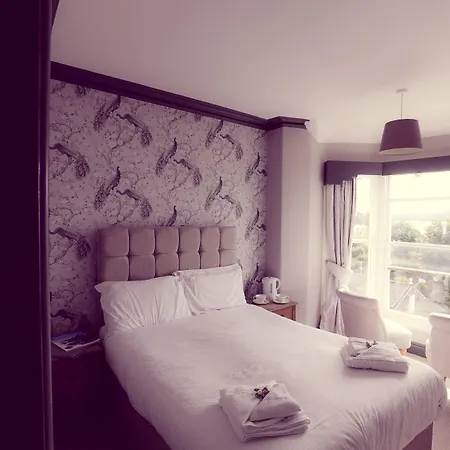 The Commodore Inn-2
