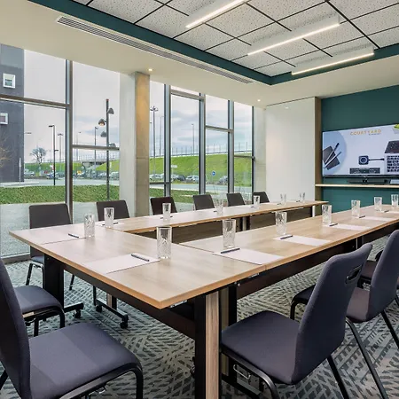 Courtyard by Marriott Paris Charles de Gaulle Central Airport-3