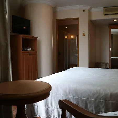 The Grand Dame Hotel-2