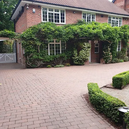 Little Robin Gate - Free Parking - Central - 10 Min Walk To Train Station-3