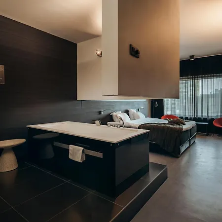 Carbon Hotel-3
