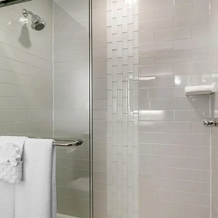 Best Western Plus Dartmouth Hotel&Suites-3