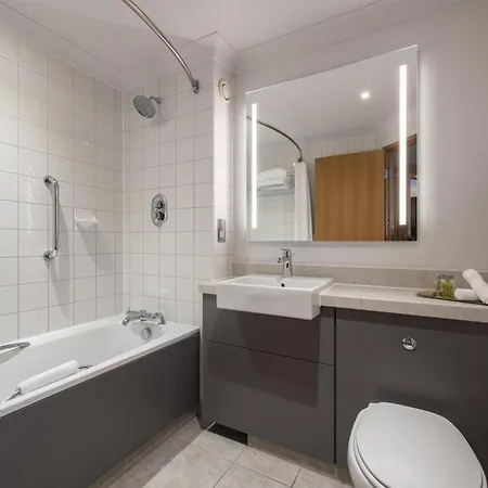 Doubletree By Hilton Swindon Hotel-2