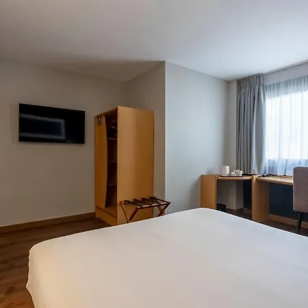 Travelodge Alicante Puerto-3