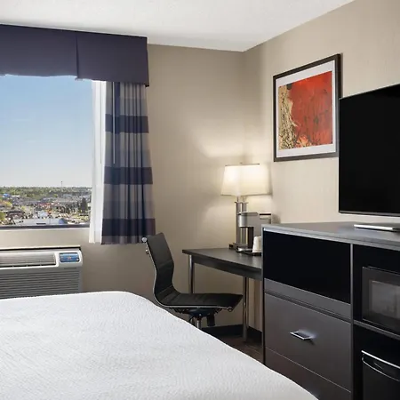 Ramada By Wyndham Saskatoon-2