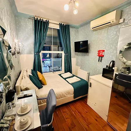 Crompton Guest House-2