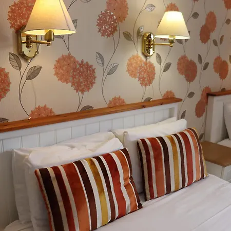 Lion Hotel & Studio Apartments-2