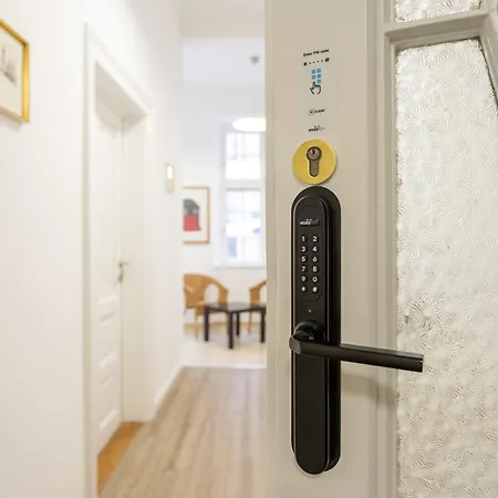 Urban Rooms-- Free Parking---2