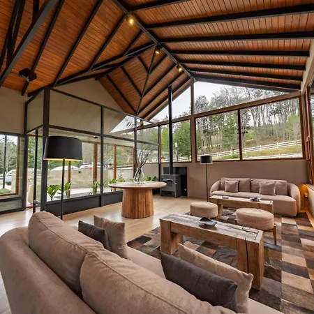 Altos Ushuaia Hotel & Resto-3