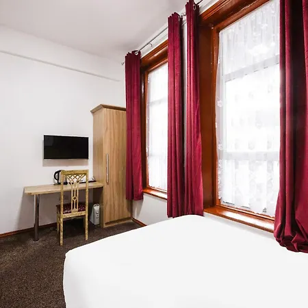 Arinza Hotel, London Ilford-3