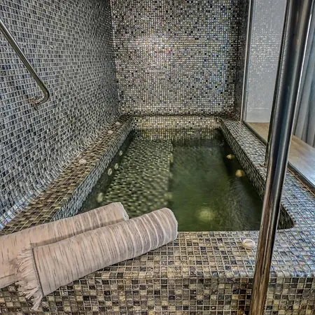 Splendour Hotel And Suites-3