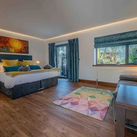 Antrim House Guest Rooms & Suites (Adults Only)-3