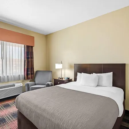 Quality Inn & Suites Des Moines Airport-3