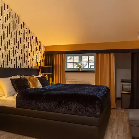 Golden Prague Rooms-2