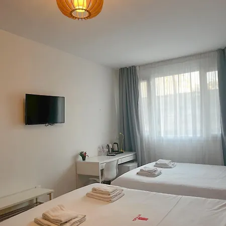 City Plaza Apartments & Rooms-3