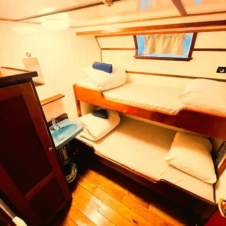 Amsterdam Hotelboat-2