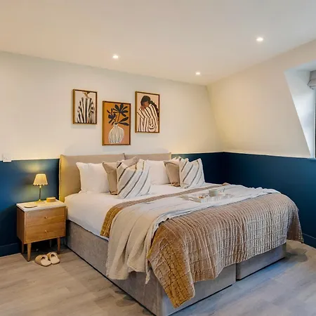 Your Apartment I Clifton Village-3