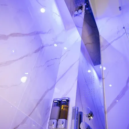 Stella Mia Luxury Rooms-3