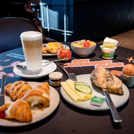 Motel One Berlin-Potsdamer Platz-2