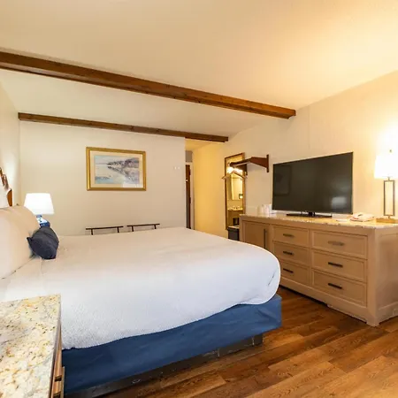 Fireside Inn And Suites Bangor-2