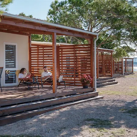 Amadria Park Deluxe Mobile Home-3