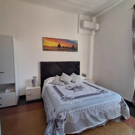 La Lanterna Di Angelo Rent Rooms And Apartments Free Parking On The Street Front-2