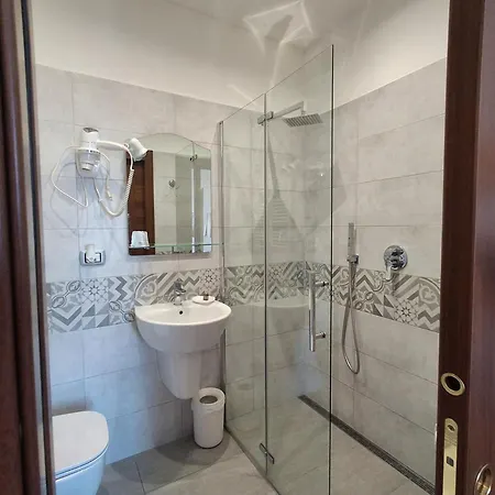La Lanterna Di Angelo Rent Rooms And Apartments Free Parking On The Street Front-3