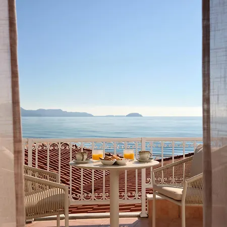 C'est La Vie Rooms&Suites-3