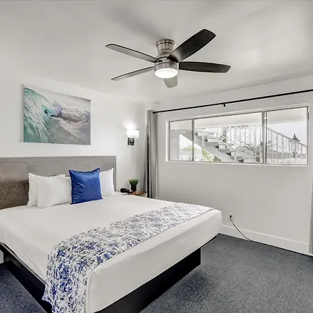 Oceanside Marina Suites - A Waterfront Hotel-3