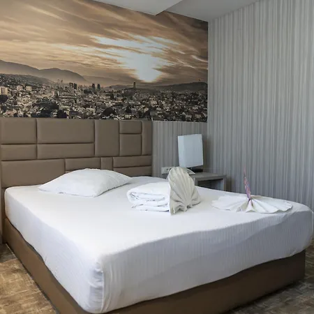 Hollywood Hotel-3
