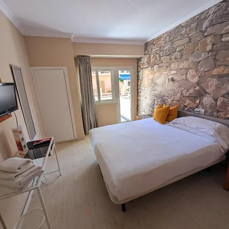 Hostal Mar Del Plata (Adults Only)-3