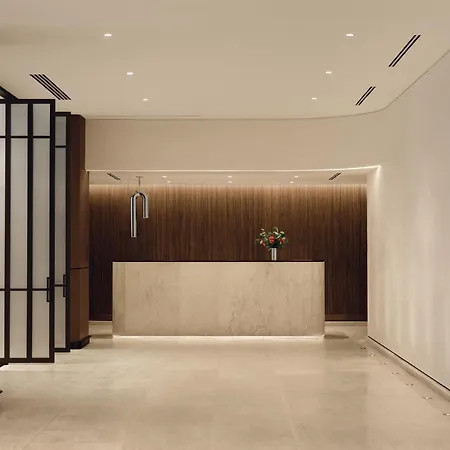 Vogue Hotel Montreal Downtown, Curio Collection By Hilton-2