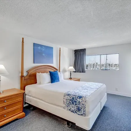 Oceanside Marina Suites - A Waterfront Hotel-2
