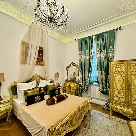 Conacul Coroanei Luxury Boutique Hotel-3