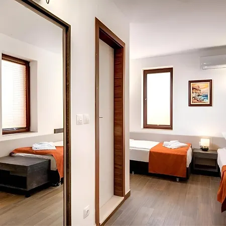 Panorama Blue Family Hotel And Free Parking-3