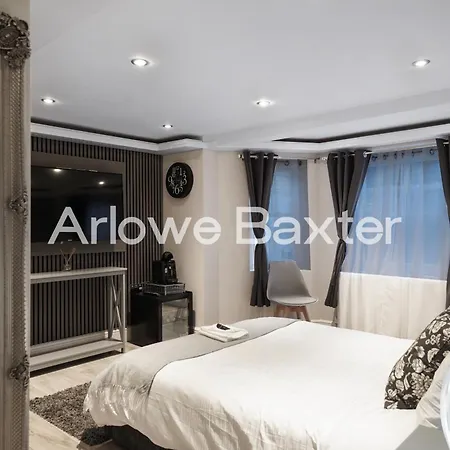 Hackney Suites - En-Suite Rooms & Amenities-2
