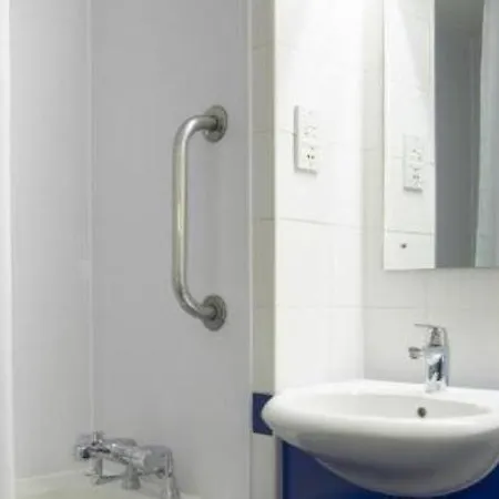 Travelodge Glasgow Airport-3